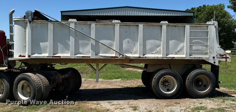 image for item DU9935 1992 Hibilt end dump trailer