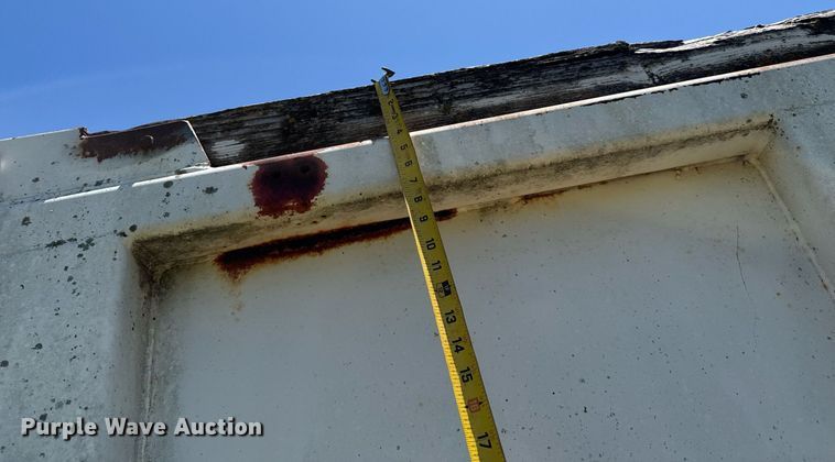 image for item DU9935 1992 Hibilt end dump trailer