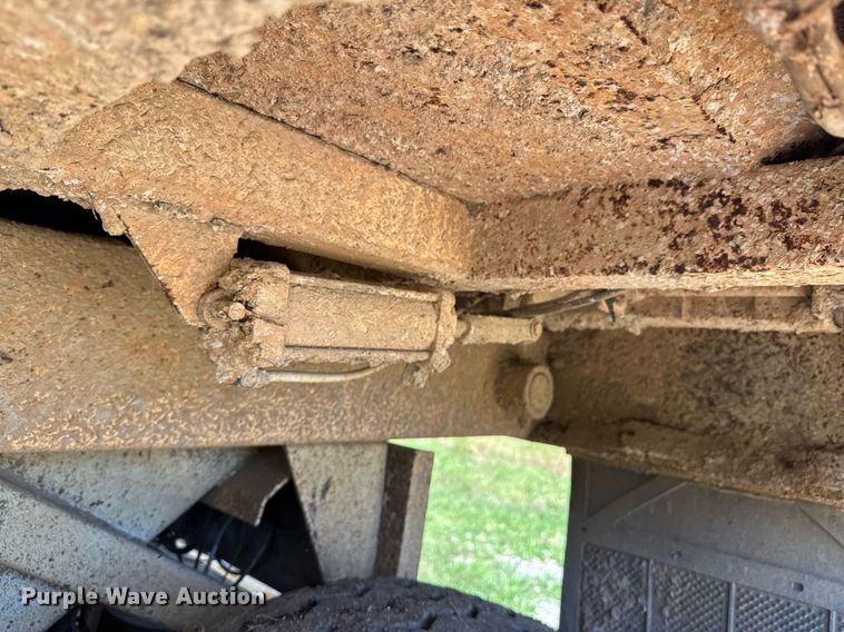 image for item DU9935 1992 Hibilt end dump trailer