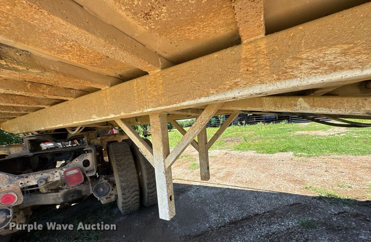 image for item DU9935 1992 Hibilt end dump trailer