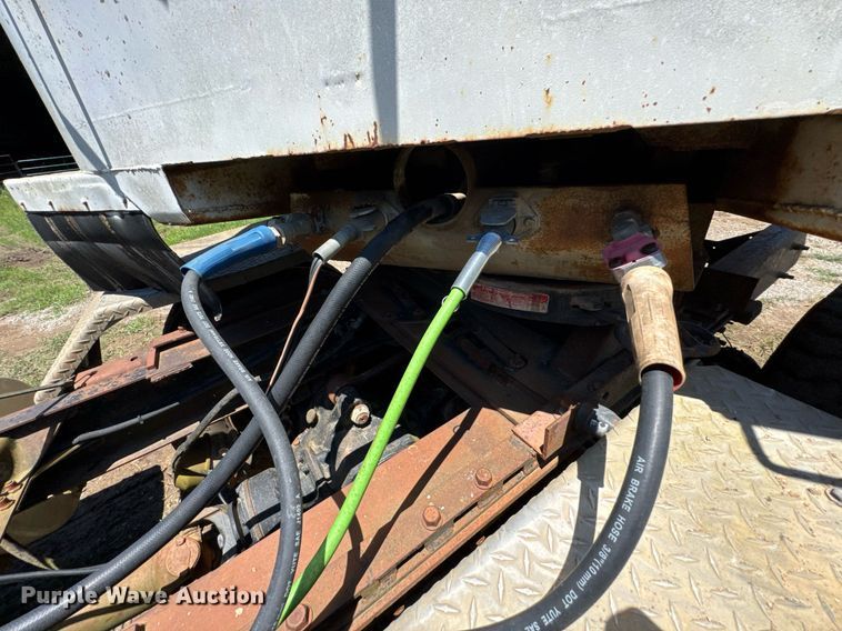 image for item DU9935 1992 Hibilt end dump trailer