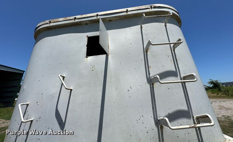 image for item DU9935 1992 Hibilt end dump trailer