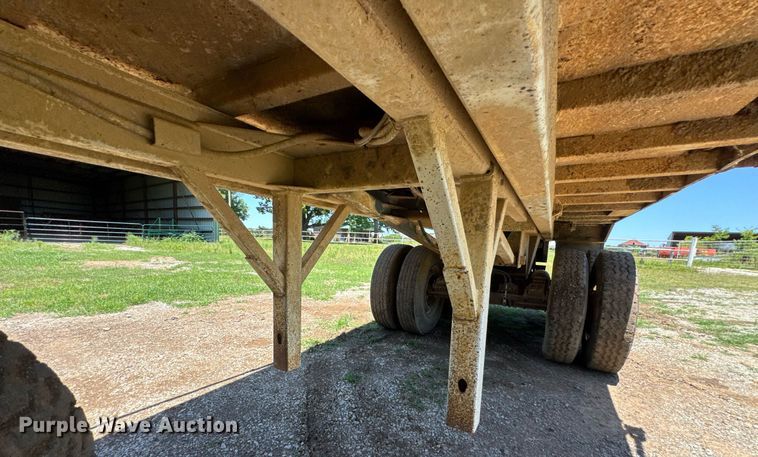 image for item DU9935 1992 Hibilt end dump trailer