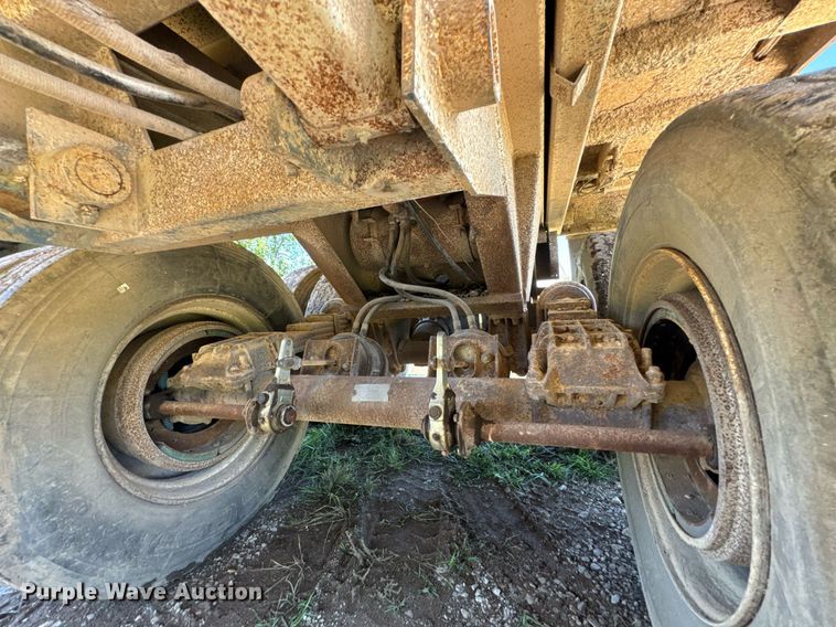 image for item DU9935 1992 Hibilt end dump trailer