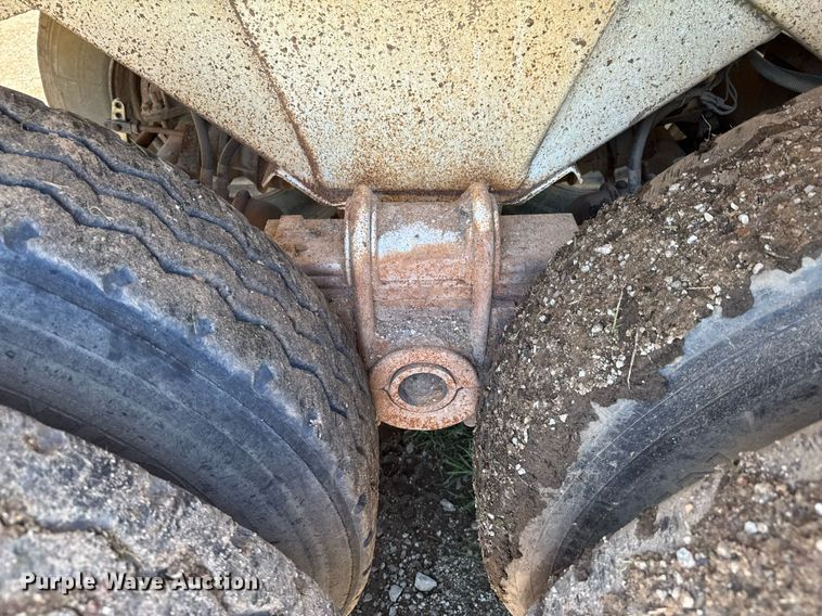 image for item DU9935 1992 Hibilt end dump trailer