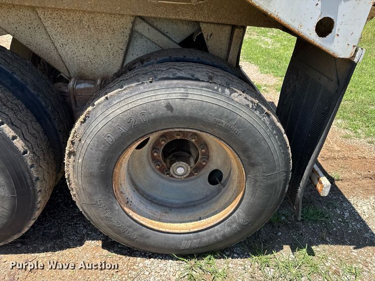 image for item DU9935 1992 Hibilt end dump trailer