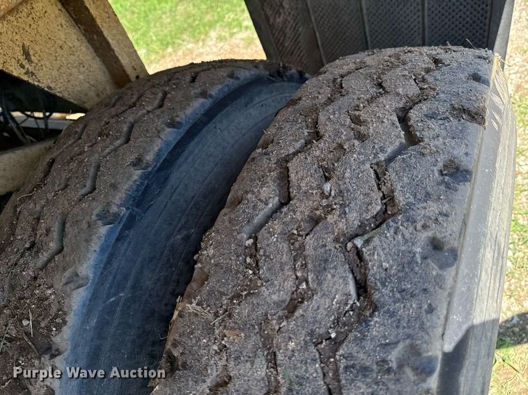 image for item DU9935 1992 Hibilt end dump trailer