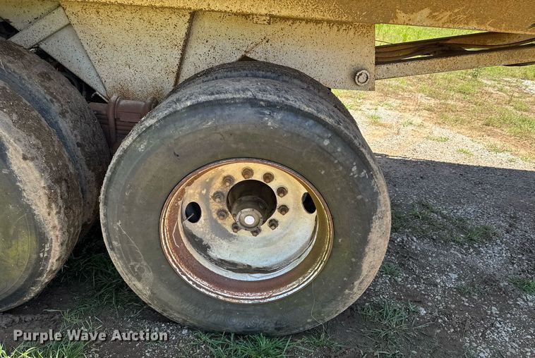 image for item DU9935 1992 Hibilt end dump trailer