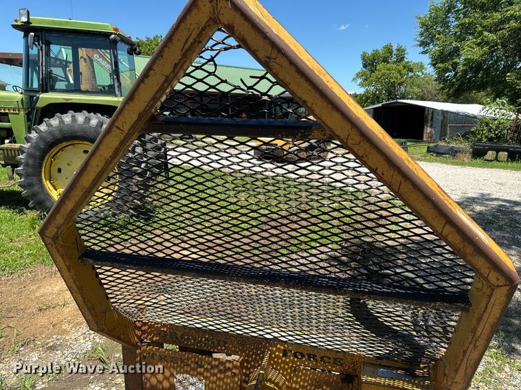 image for item DU9938 Ground Force skid steer tree saw