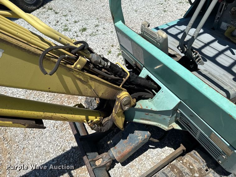 image for item DU9939 2003 Yanmar B15 mini excavator