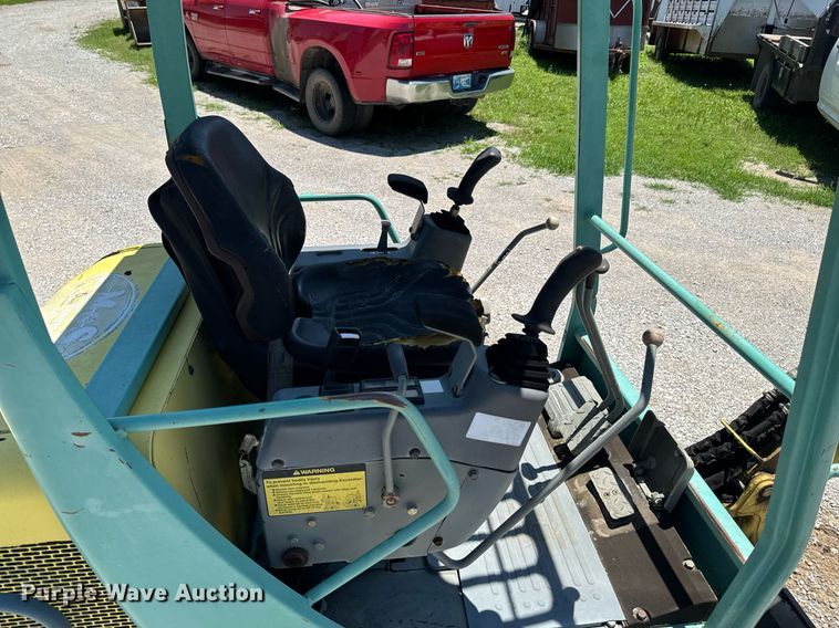 image for item DU9939 2003 Yanmar B15 mini excavator