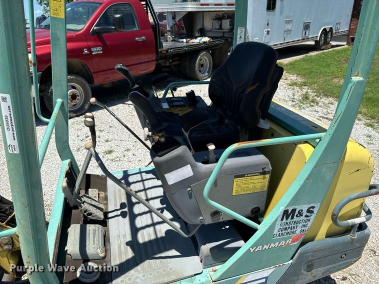 image for item DU9939 2003 Yanmar B15 mini excavator