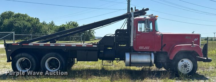 image for item DU9940 1976 Mack RW613 winch truck