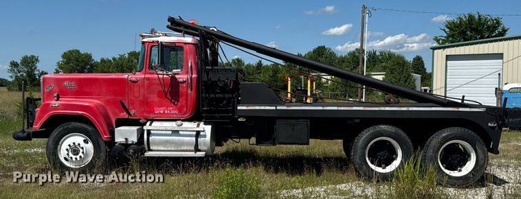 image for item DU9940 1976 Mack RW613 winch truck