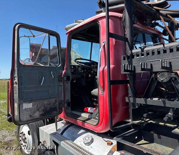 image for item DU9940 1976 Mack RW613 winch truck