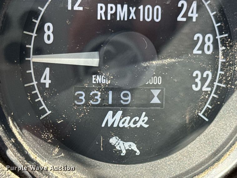 image for item DU9940 1976 Mack RW613 winch truck