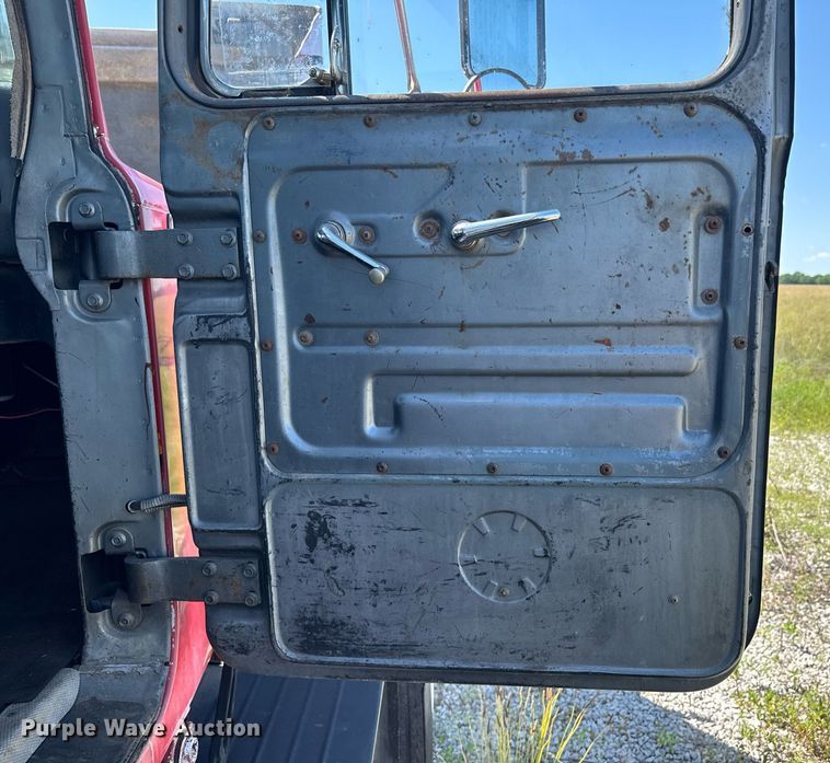 image for item DU9940 1976 Mack RW613 winch truck