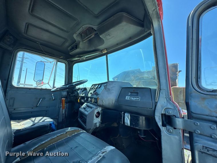 image for item DU9940 1976 Mack RW613 winch truck