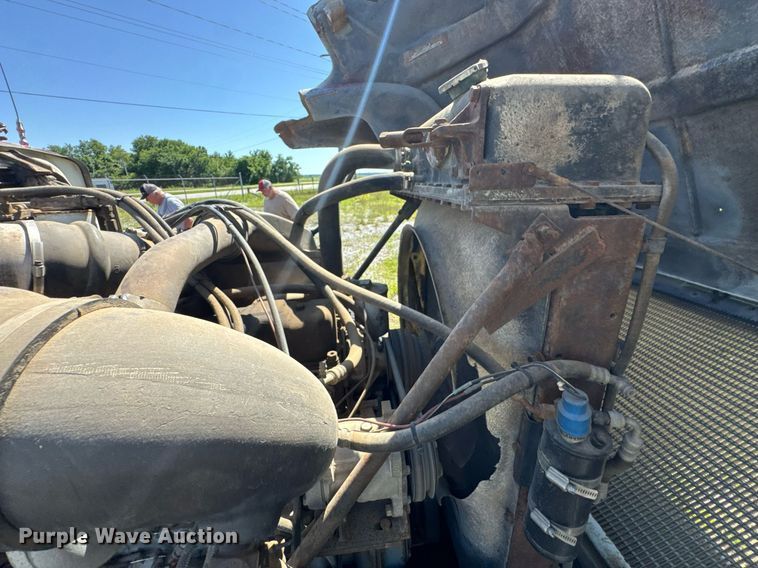 image for item DU9940 1976 Mack RW613 winch truck