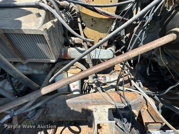 image for item DU9940 1976 Mack RW613 winch truck