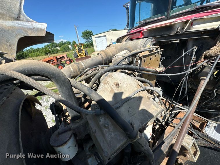 image for item DU9940 1976 Mack RW613 winch truck