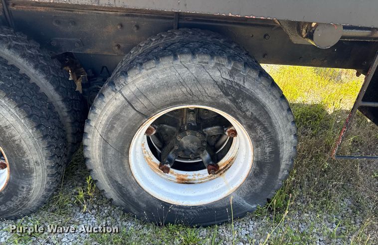 image for item DU9940 1976 Mack RW613 winch truck