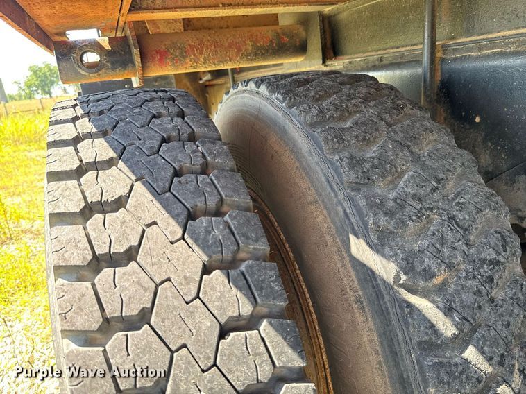 image for item DU9940 1976 Mack RW613 winch truck