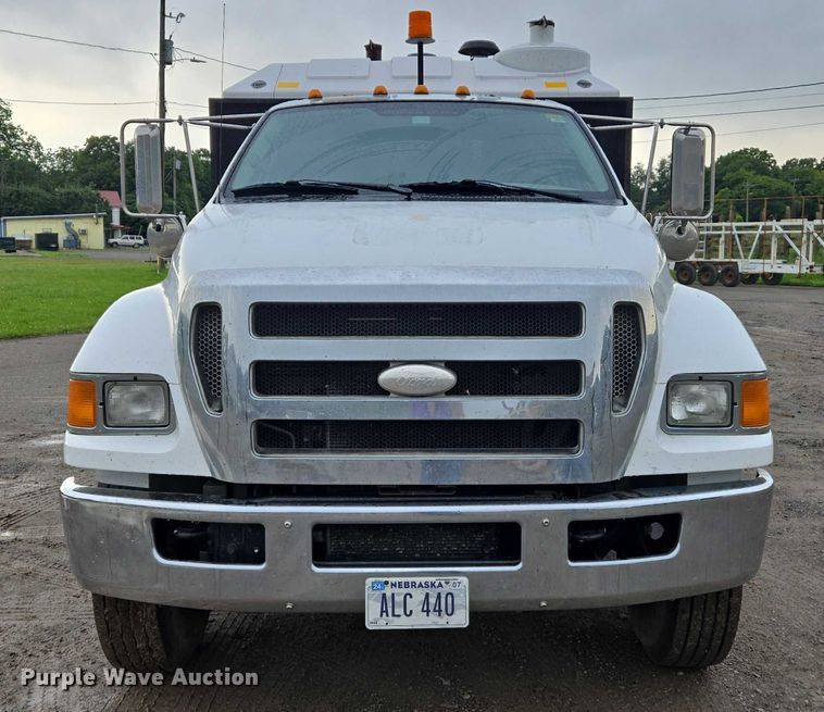 image for item DW7082 2009 Ford  F750 Super Duty XLT hydrovac truck