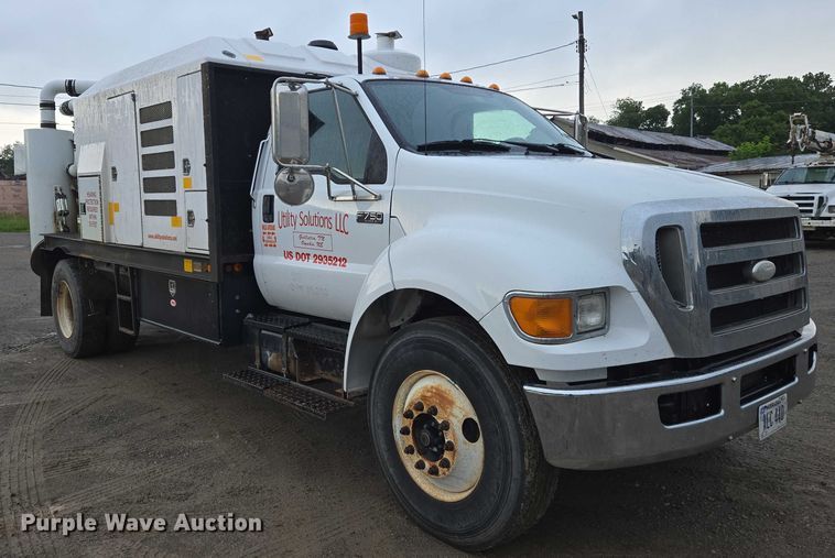 image for item DW7082 2009 Ford  F750 Super Duty XLT hydrovac truck