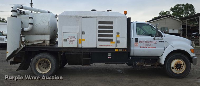 image for item DW7082 2009 Ford  F750 Super Duty XLT hydrovac truck