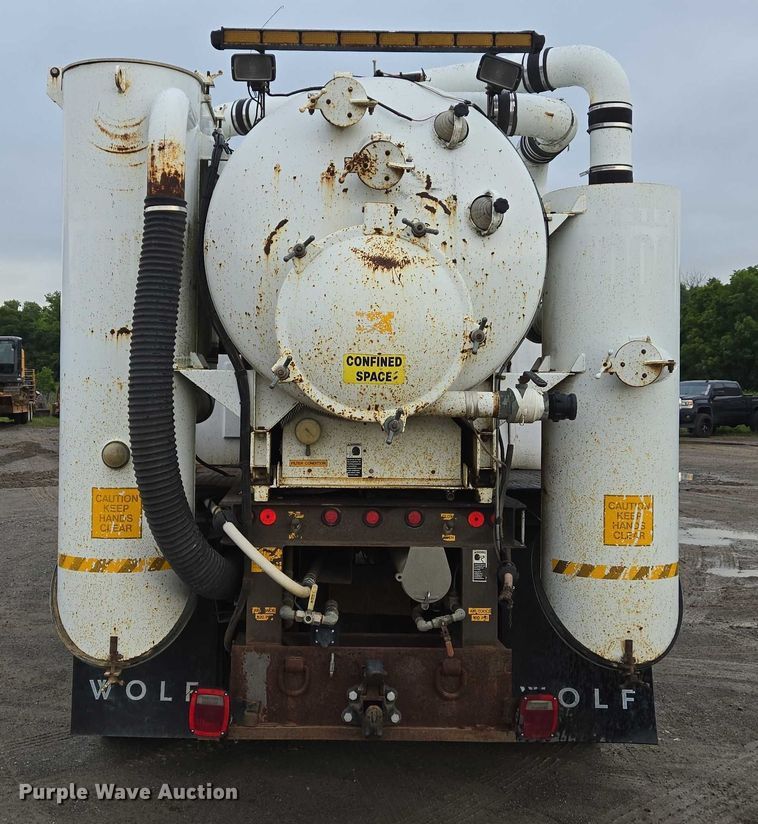 image for item DW7082 2009 Ford  F750 Super Duty XLT hydrovac truck