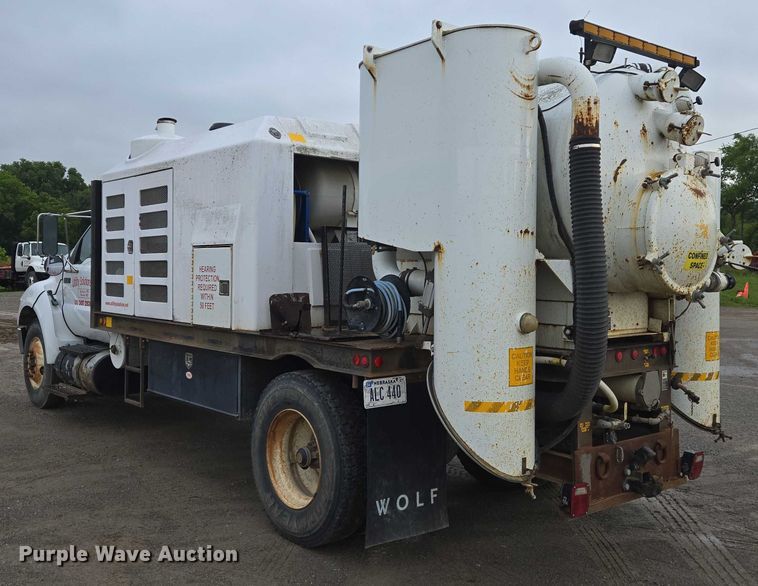 image for item DW7082 2009 Ford  F750 Super Duty XLT hydrovac truck