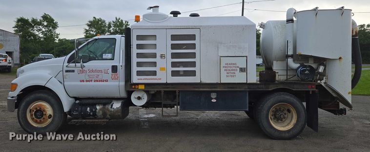 image for item DW7082 2009 Ford  F750 Super Duty XLT hydrovac truck