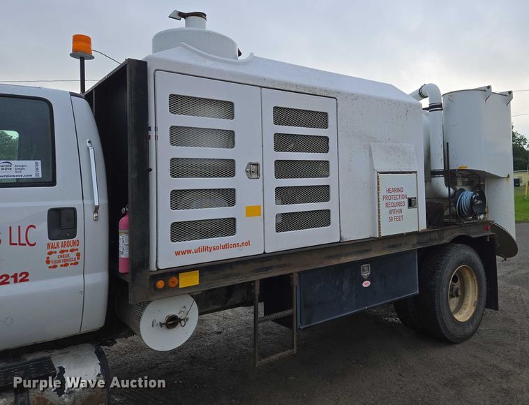 image for item DW7082 2009 Ford  F750 Super Duty XLT hydrovac truck