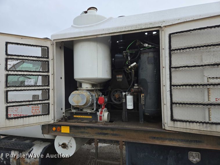 image for item DW7082 2009 Ford  F750 Super Duty XLT hydrovac truck