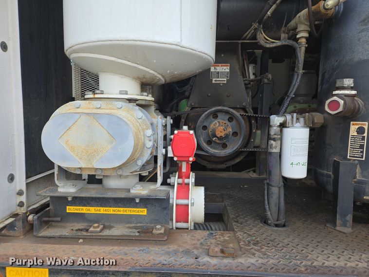 image for item DW7082 2009 Ford  F750 Super Duty XLT hydrovac truck