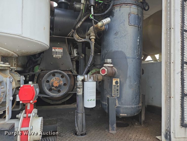 image for item DW7082 2009 Ford  F750 Super Duty XLT hydrovac truck