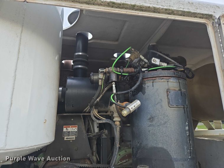 image for item DW7082 2009 Ford  F750 Super Duty XLT hydrovac truck