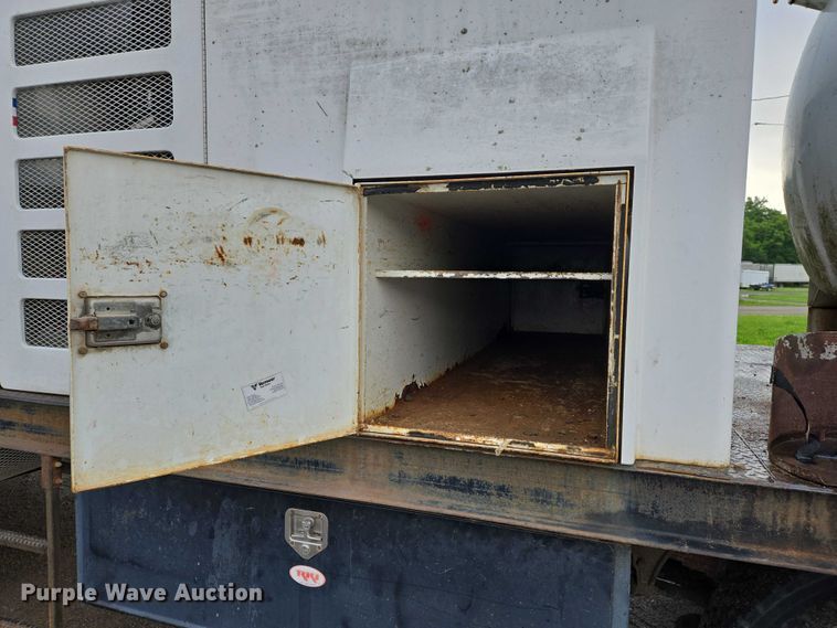 image for item DW7082 2009 Ford  F750 Super Duty XLT hydrovac truck