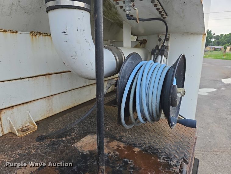 image for item DW7082 2009 Ford  F750 Super Duty XLT hydrovac truck