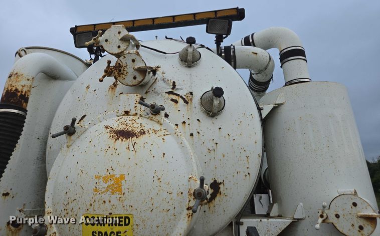 image for item DW7082 2009 Ford  F750 Super Duty XLT hydrovac truck