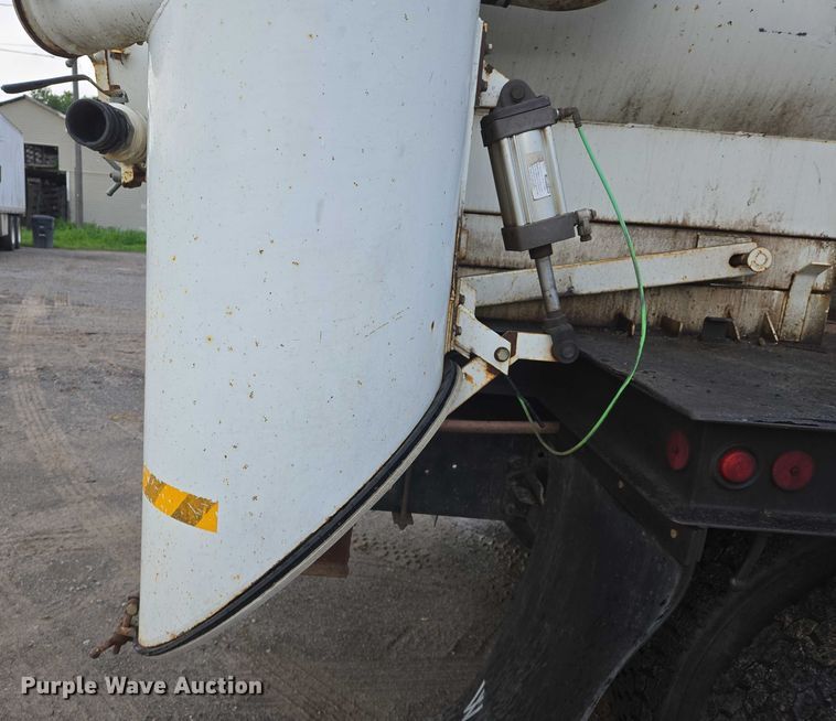 image for item DW7082 2009 Ford  F750 Super Duty XLT hydrovac truck