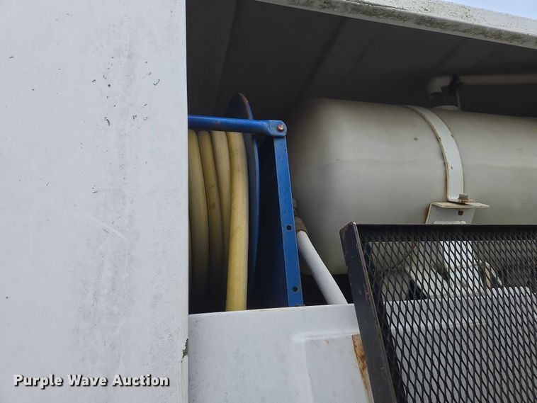 image for item DW7082 2009 Ford  F750 Super Duty XLT hydrovac truck