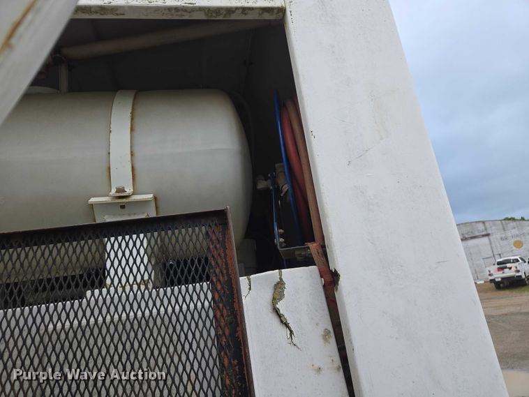 image for item DW7082 2009 Ford  F750 Super Duty XLT hydrovac truck