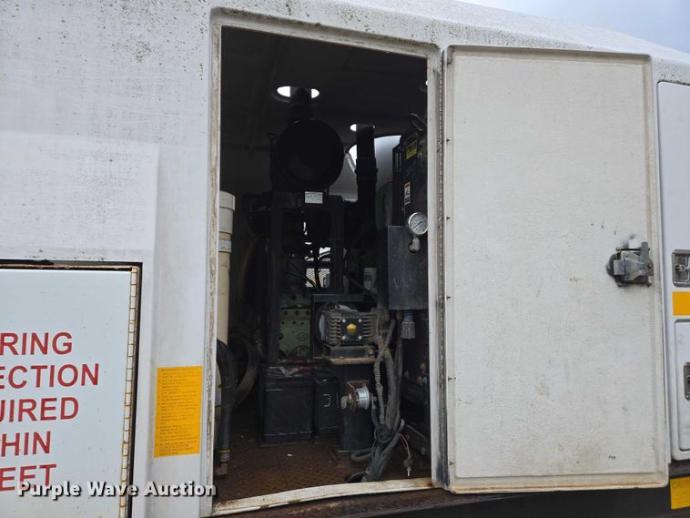 image for item DW7082 2009 Ford  F750 Super Duty XLT hydrovac truck