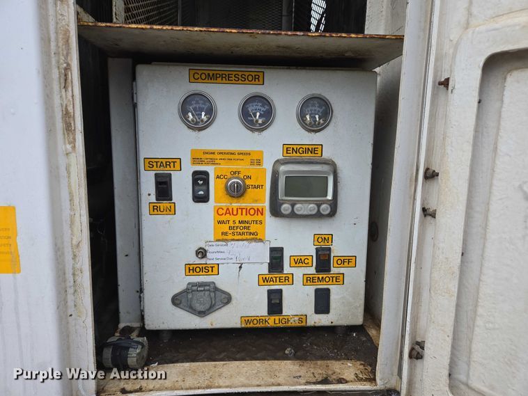 image for item DW7082 2009 Ford  F750 Super Duty XLT hydrovac truck