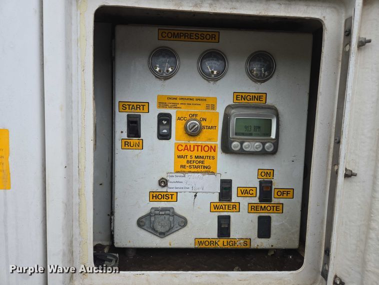 image for item DW7082 2009 Ford  F750 Super Duty XLT hydrovac truck