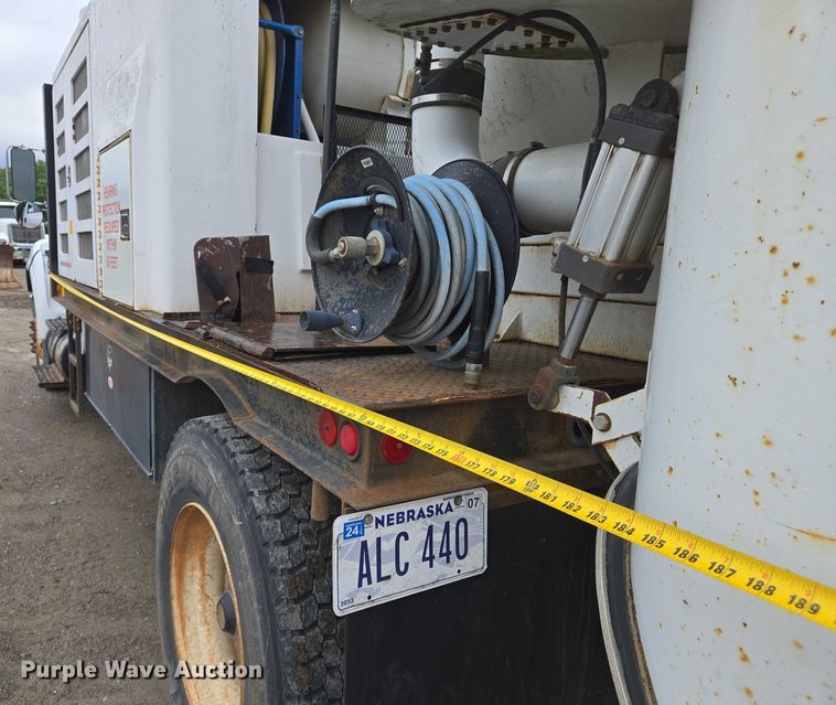 image for item DW7082 2009 Ford  F750 Super Duty XLT hydrovac truck
