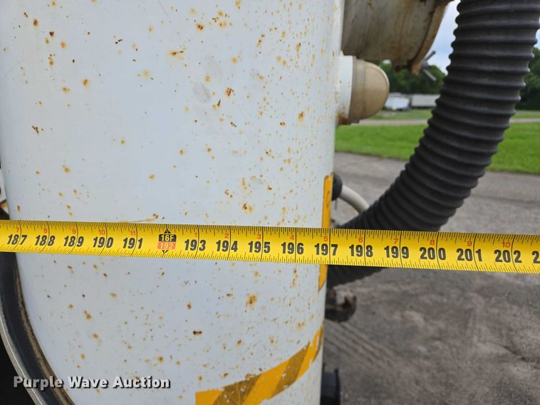 image for item DW7082 2009 Ford  F750 Super Duty XLT hydrovac truck