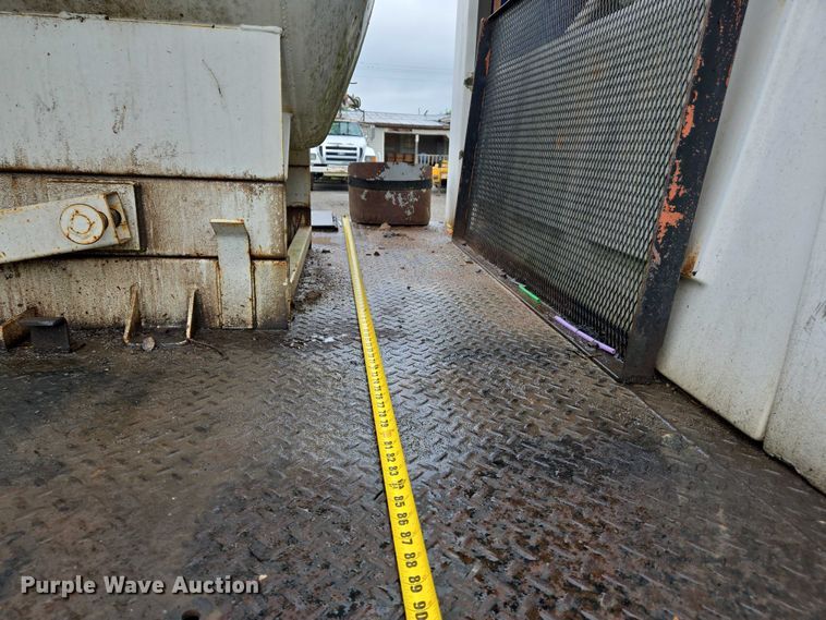 image for item DW7082 2009 Ford  F750 Super Duty XLT hydrovac truck